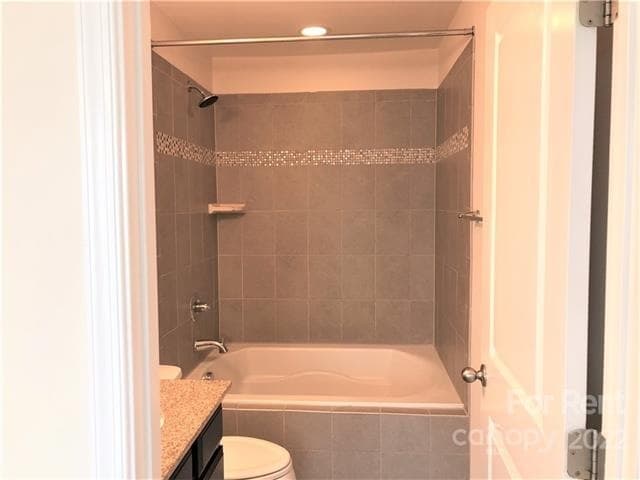Building Photo - 2501 Silverthorn Dr