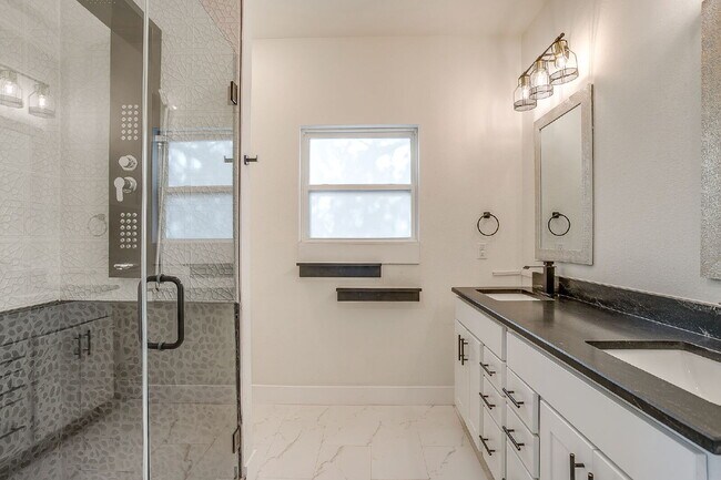 Building Photo - Beautiful New Build in Heart of Fort Worth!