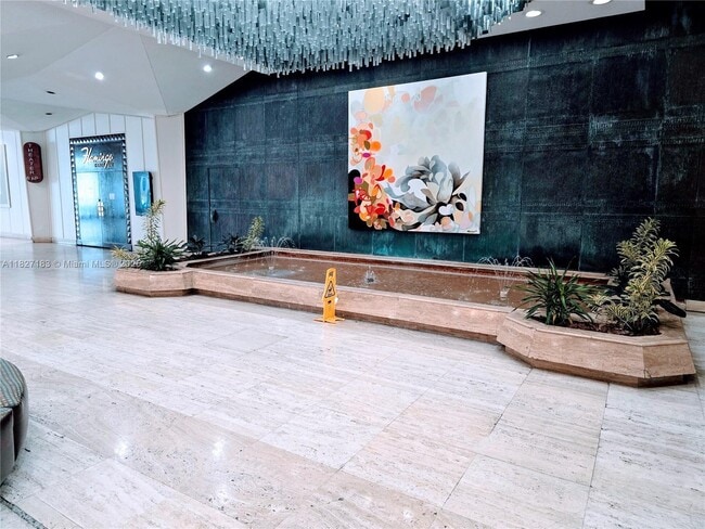 Building Photo - 999 Brickell Bay Dr