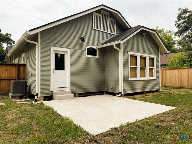 Building Photo - 507 W Brazos St