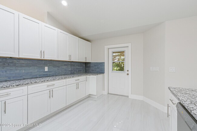 Building Photo - 1885 Fox Bay Dr