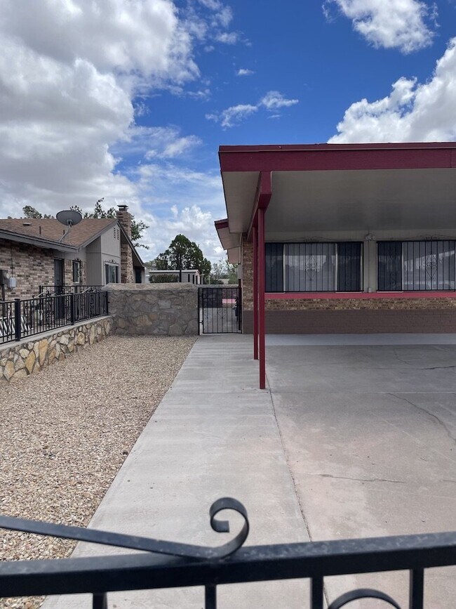 Building Photo - 10604 Fieldrock Ct