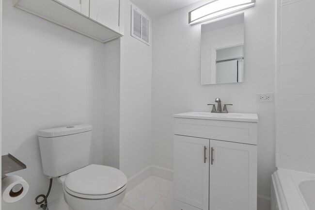 Building Photo - Waikiki 1BR/1BA with Ala Wai Canal & Mountain Views — Wraparound Lanai, Utilities Included