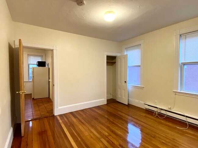 Building Photo - 257 Beacon St