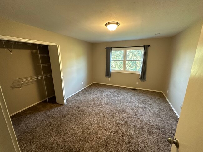 Building Photo - 202 S Westview Ter