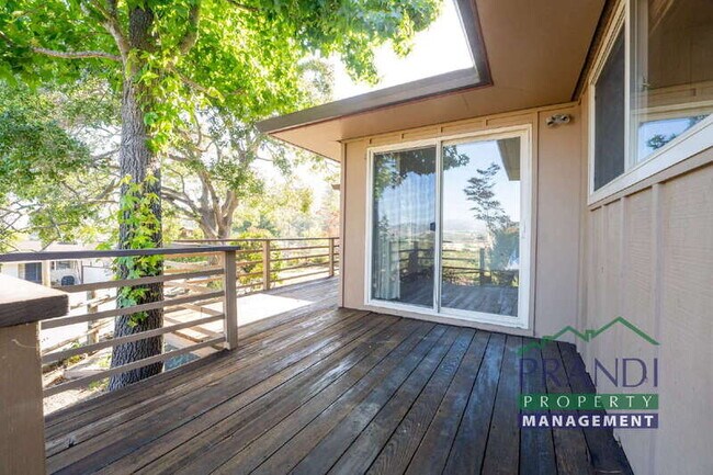Building Photo - 20 Portola Ave