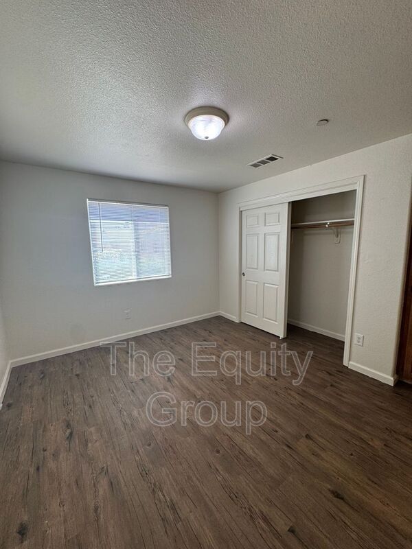 Building Photo - 2116 W Lark Ave