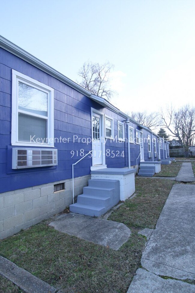 Building Photo - 2018 E 12th St