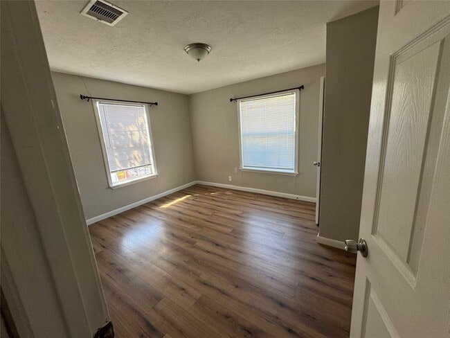 Building Photo - 7339 Eisenhower Rd