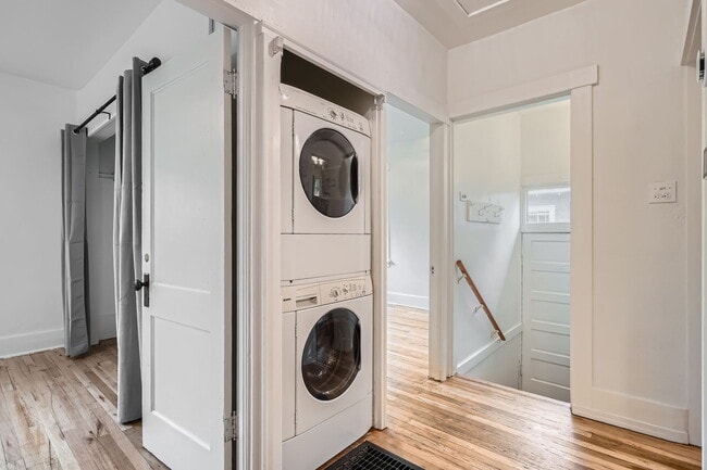 Building Photo - 960 Monroe St