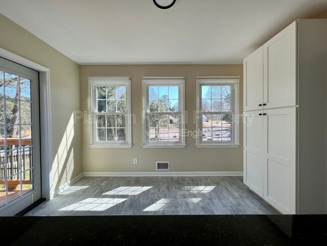 Building Photo - 3707 Rogers Cove
