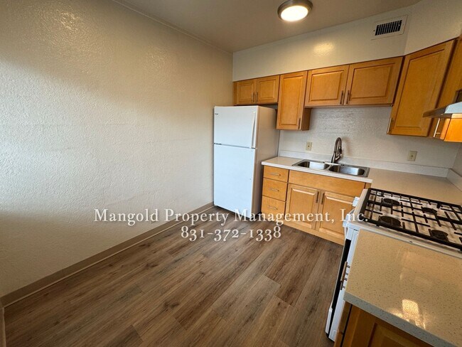 Building Photo - 500 Glenwood Cir