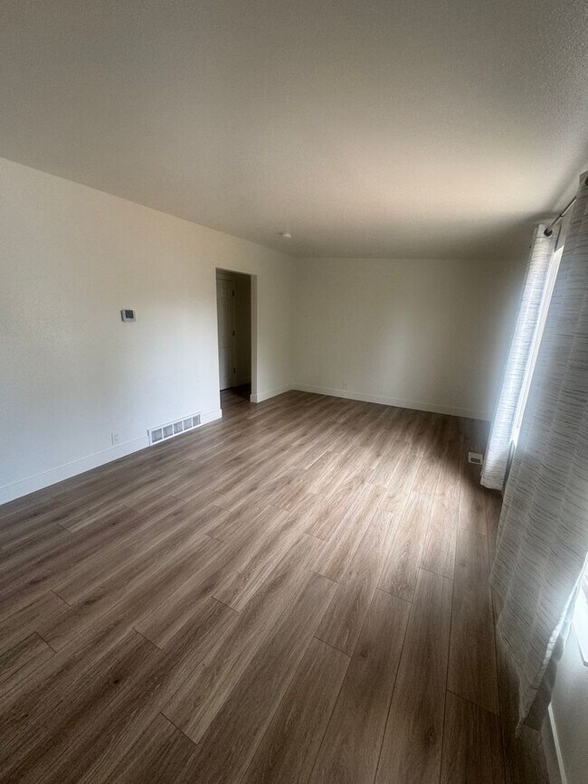 Building Photo - Beautiful home for rent in West Valley City!