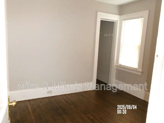 Building Photo - 1126 S 56th St