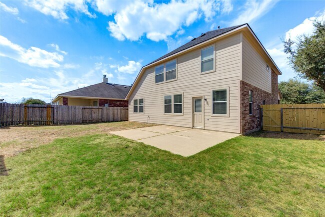 Building Photo - 24615 Lakecrest Bend Dr