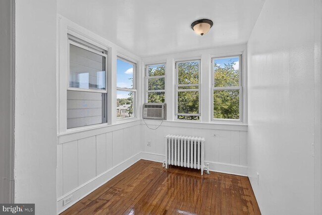 Building Photo - 623 Farragut St NW