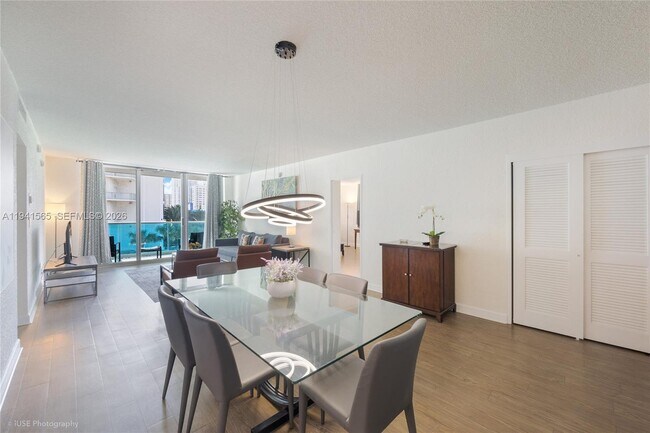 Building Photo - 4001 S Ocean Dr