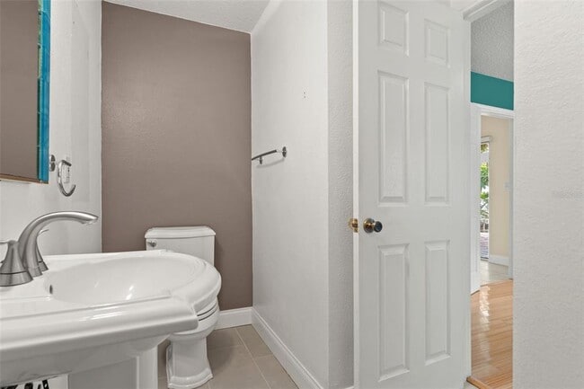 Building Photo - 2725 N Myrtle Ave