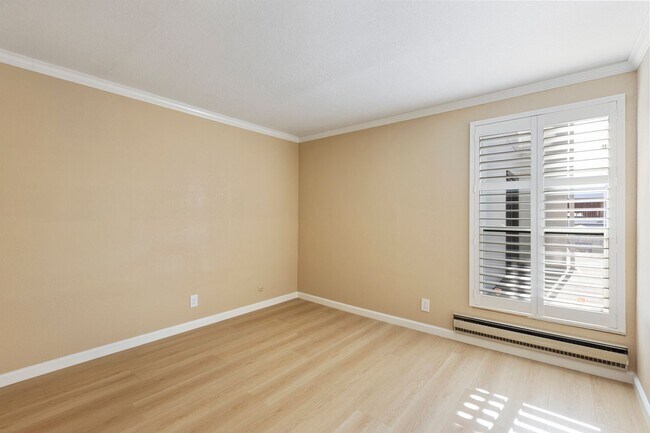 Building Photo - Exquisitely Updated, No Carpet 1bd/1ba in ...