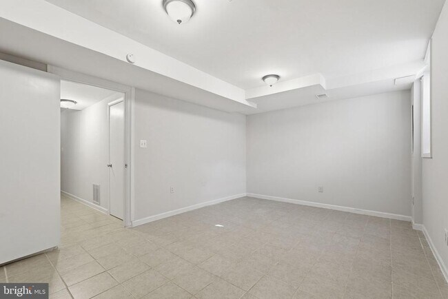 Building Photo - 1204 Brethour Ct