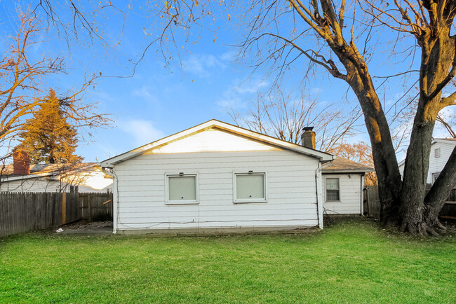 Building Photo - Great 3 Bedroom