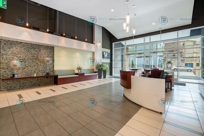 Building Photo - 1 Bedroom 2 Bathroom with Bonus room area!...