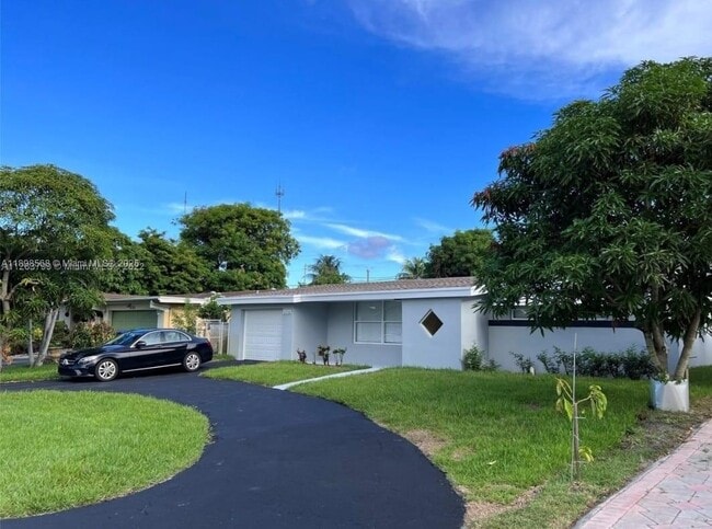 Building Photo - 6720 Azalea Dr