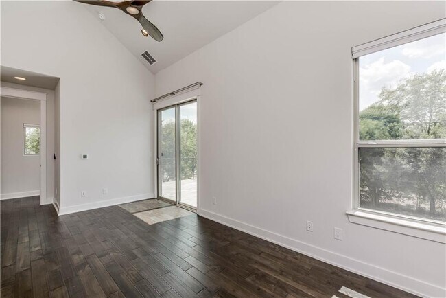 Building Photo - 8411 Bowling Green Dr