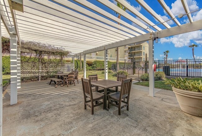 Building Photo - 6300 Seawall Blvd