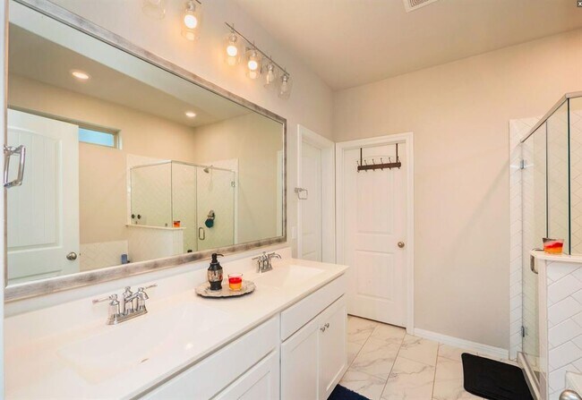 Building Photo - 111 Lyrebird Ln