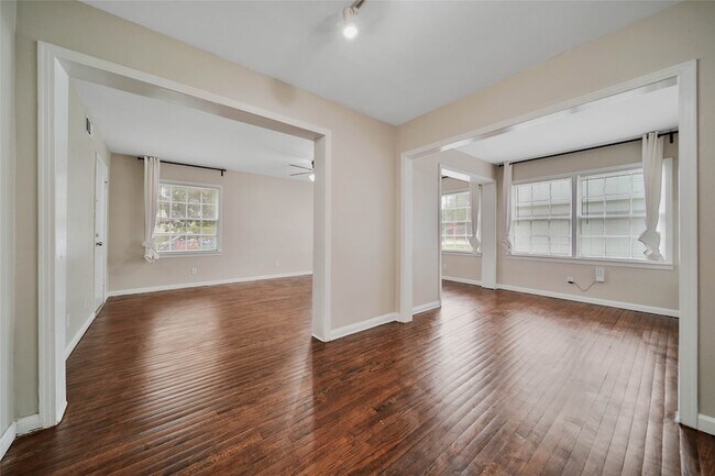 Building Photo - 4505 Larch Ln