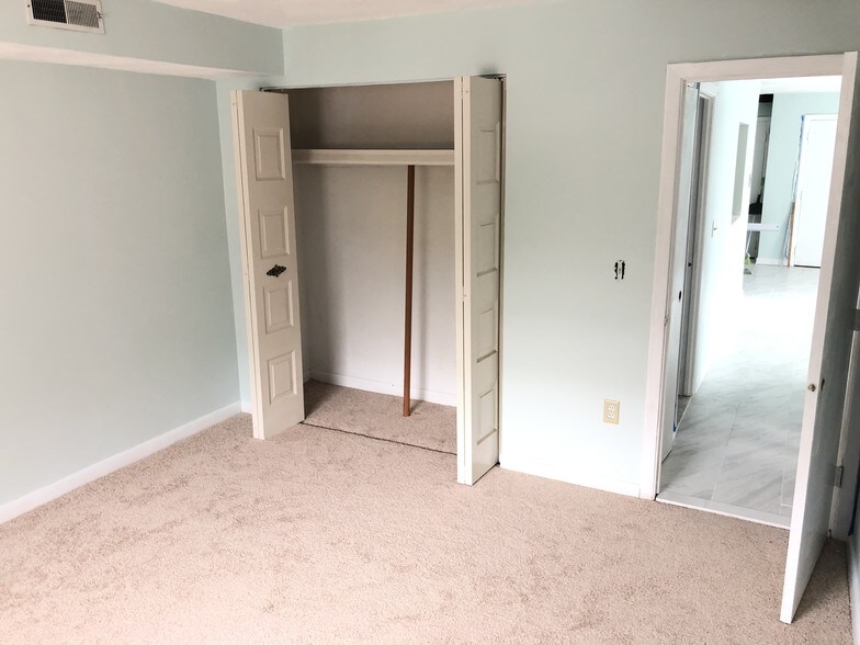 Closet of 2nd bedroom - 107 Oak Ln