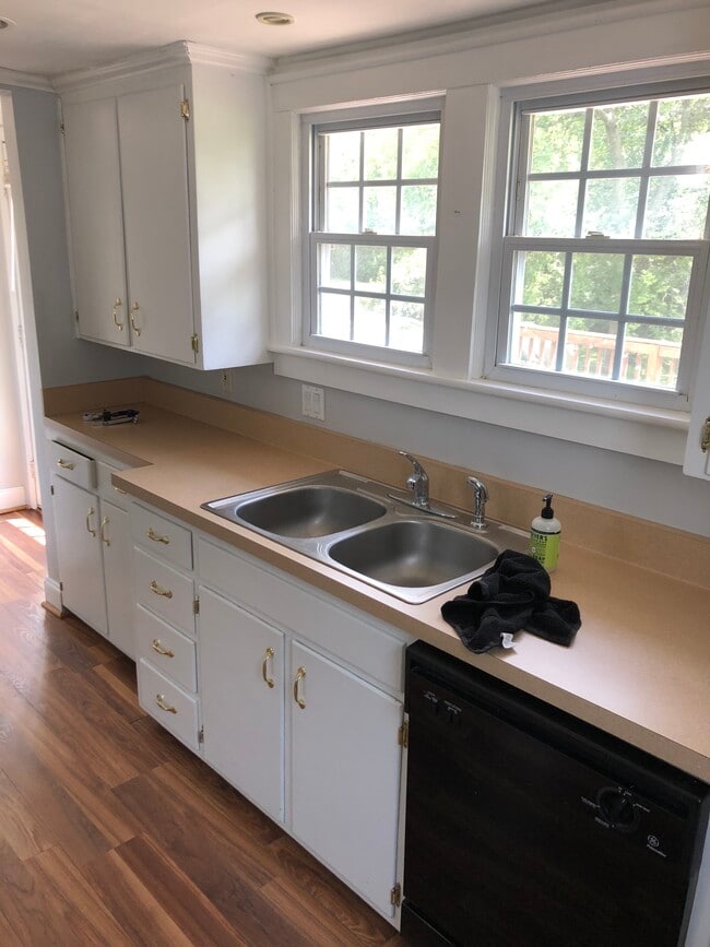 Building Photo - 215 Radnor St