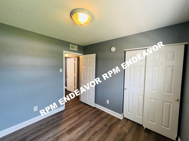 Building Photo - 3-Bedroom Home in Fort Zumwalt School Dist...