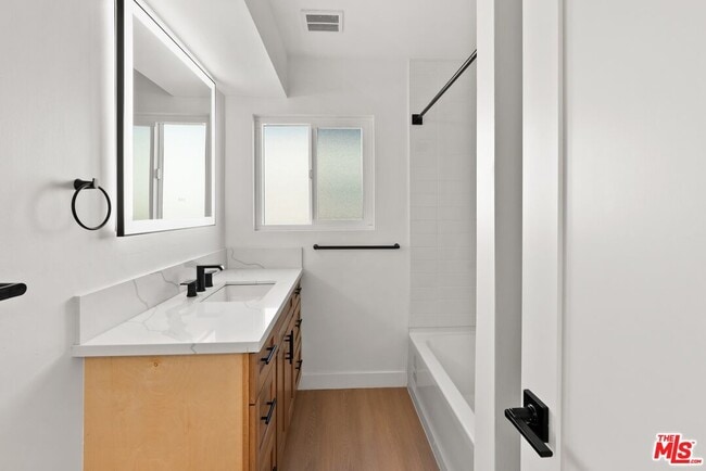 Building Photo - 4020 La Salle Ave