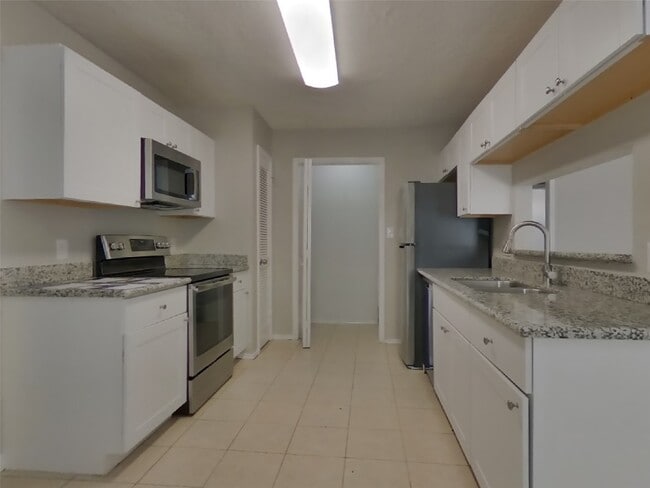 Building Photo - 6922 Clee Ln