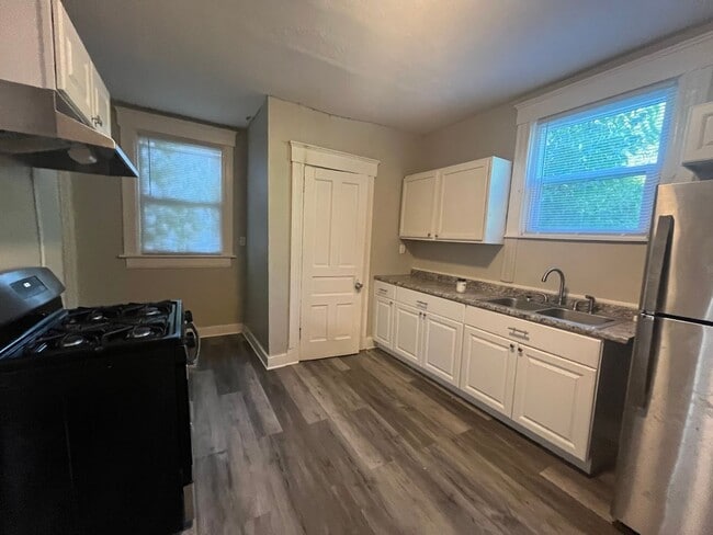 Building Photo - 3666 Glenway Ave