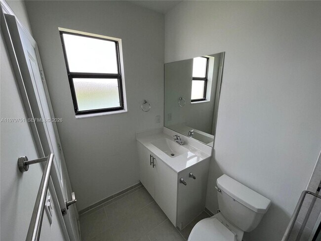 Building Photo - 9960 SW 228th Ln