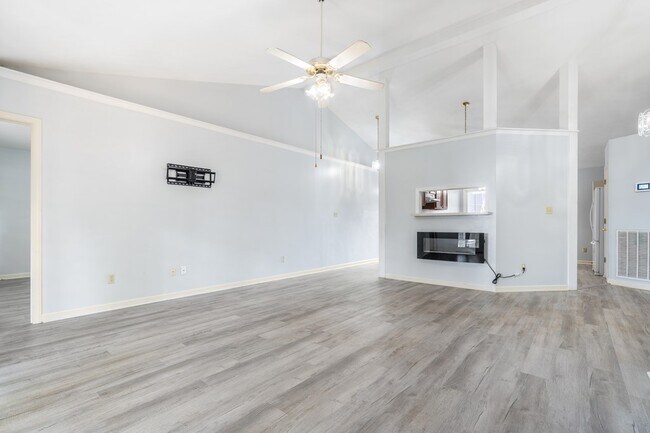Building Photo - 403 S Sheridan Dr