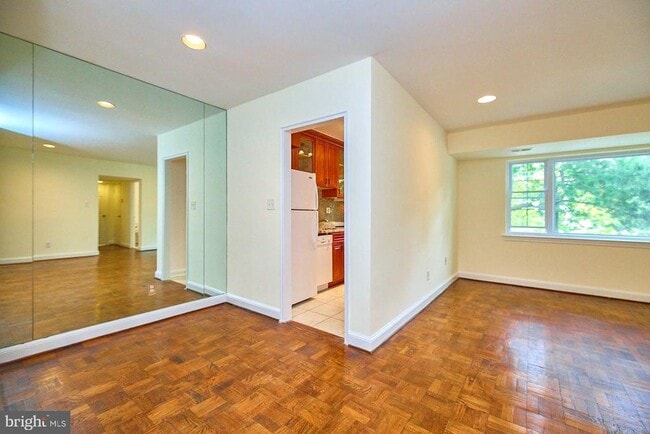 Building Photo - 1322 Fort Myer Dr