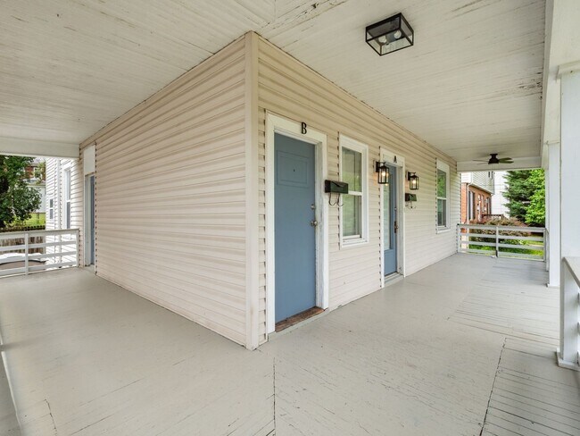 Building Photo - 926 Winona Ave SW