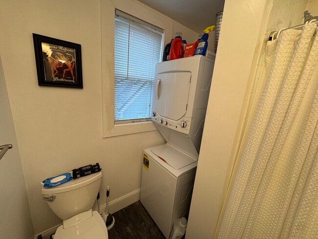 Building Photo - 176 Elm St