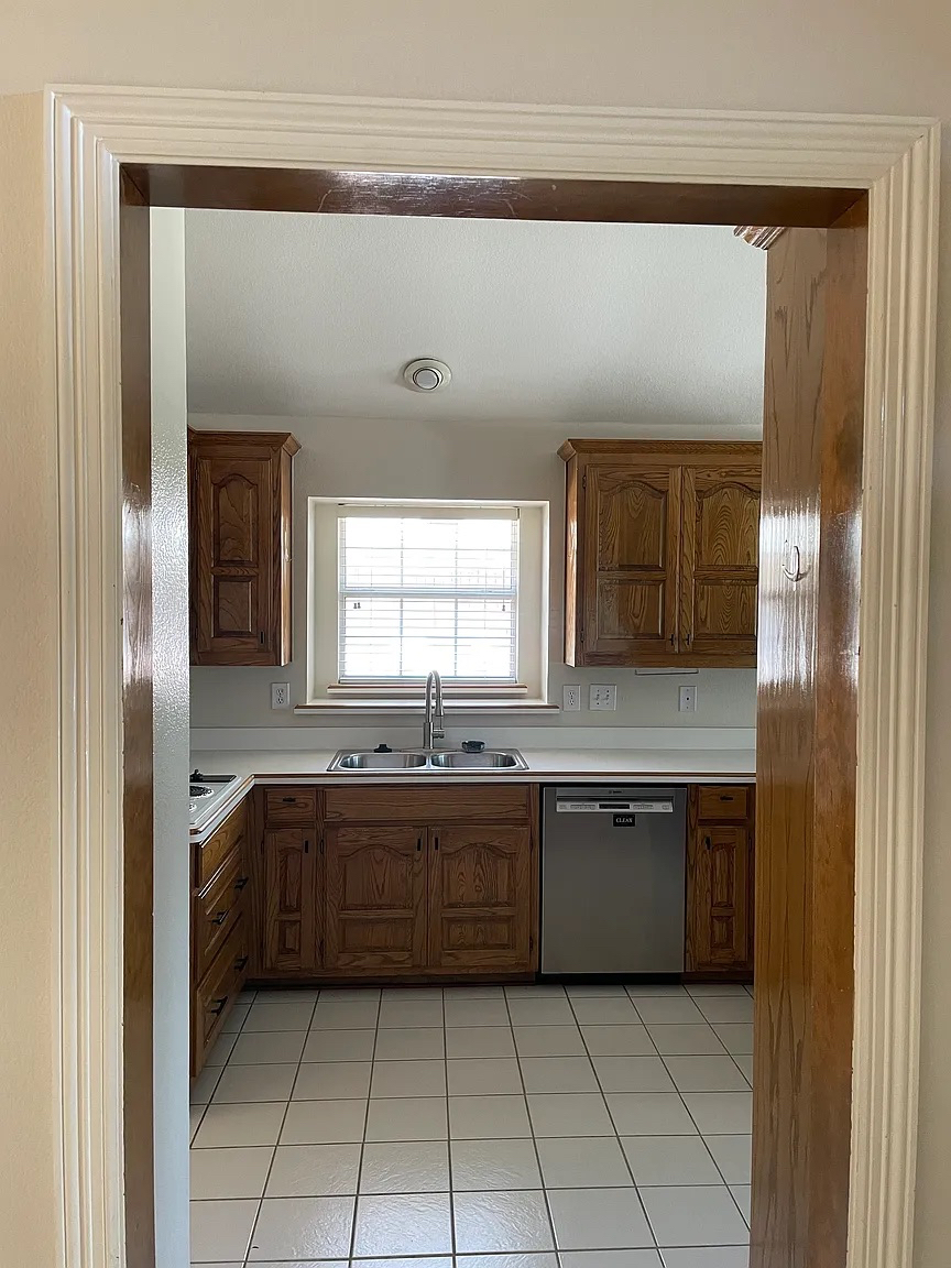 Building Photo - Room in House on Tiffany Glenn Ct