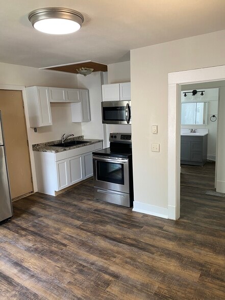 Building Photo - 629 N Barstow St