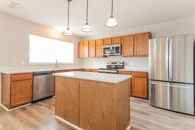 Building Photo - 145 Redbud Dr