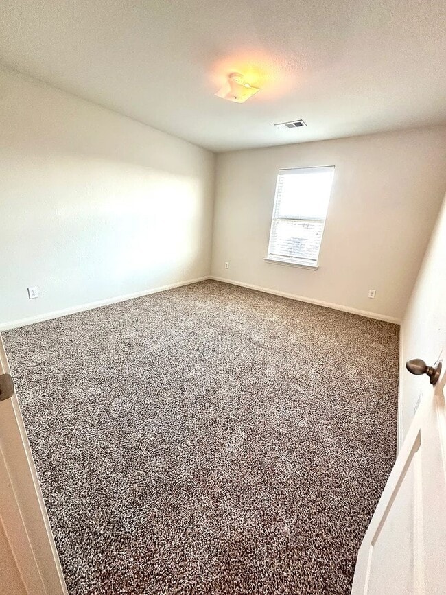 Building Photo - 1613 White Mountain Wy