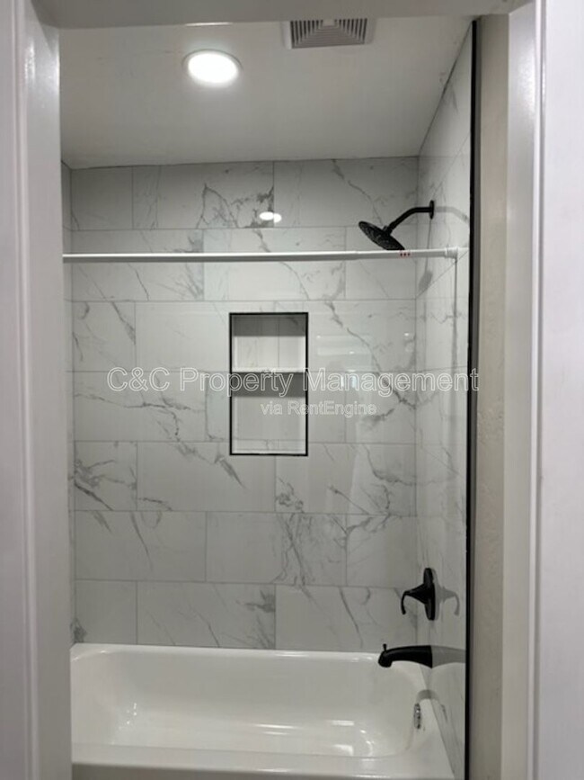 Building Photo - 1519 W 22nd Pl