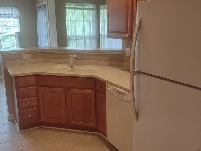Building Photo - 812 Long Dr