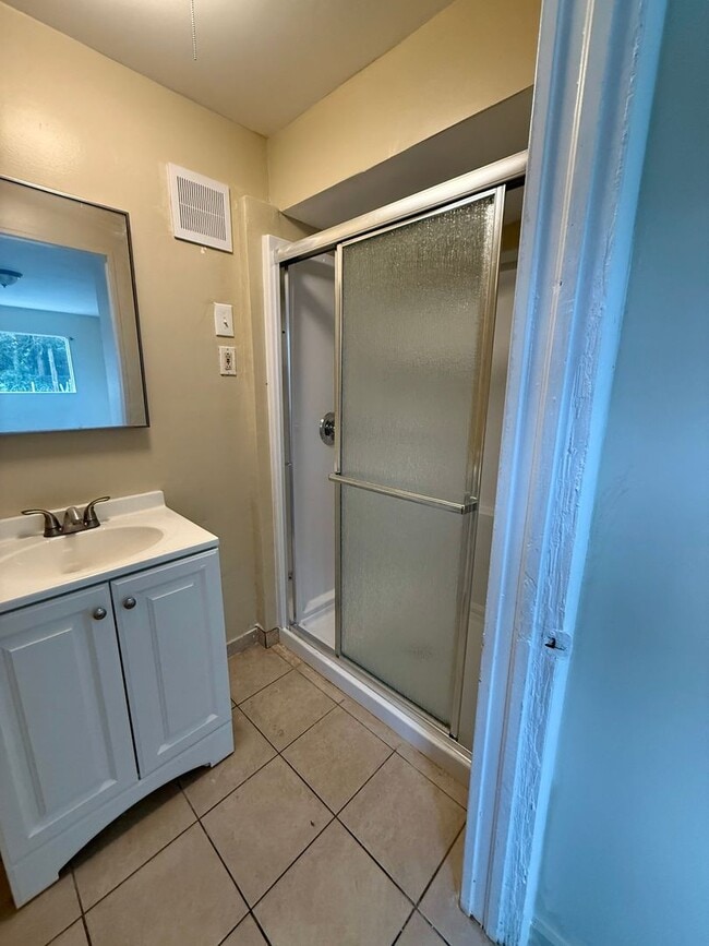 Building Photo - Great House for Rent! 4 Bedrooms 2 Baths!