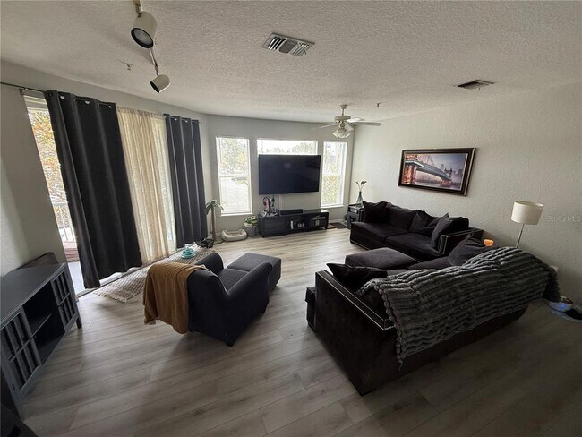 Building Photo - 5511 Legacy Crescent Pl